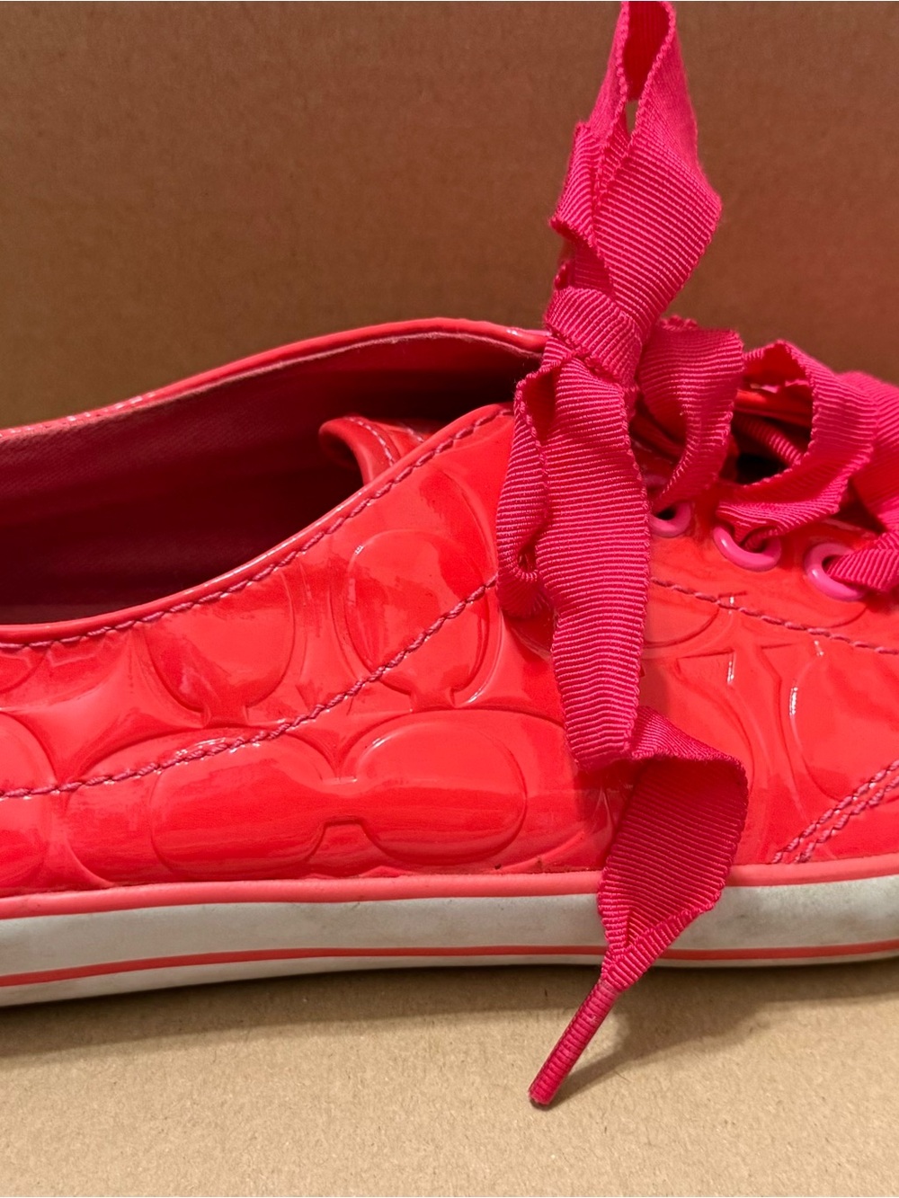 Coach Suzzy embossed logo Hot Pink Patent Ribbon Lace-Up Sneaker size 9